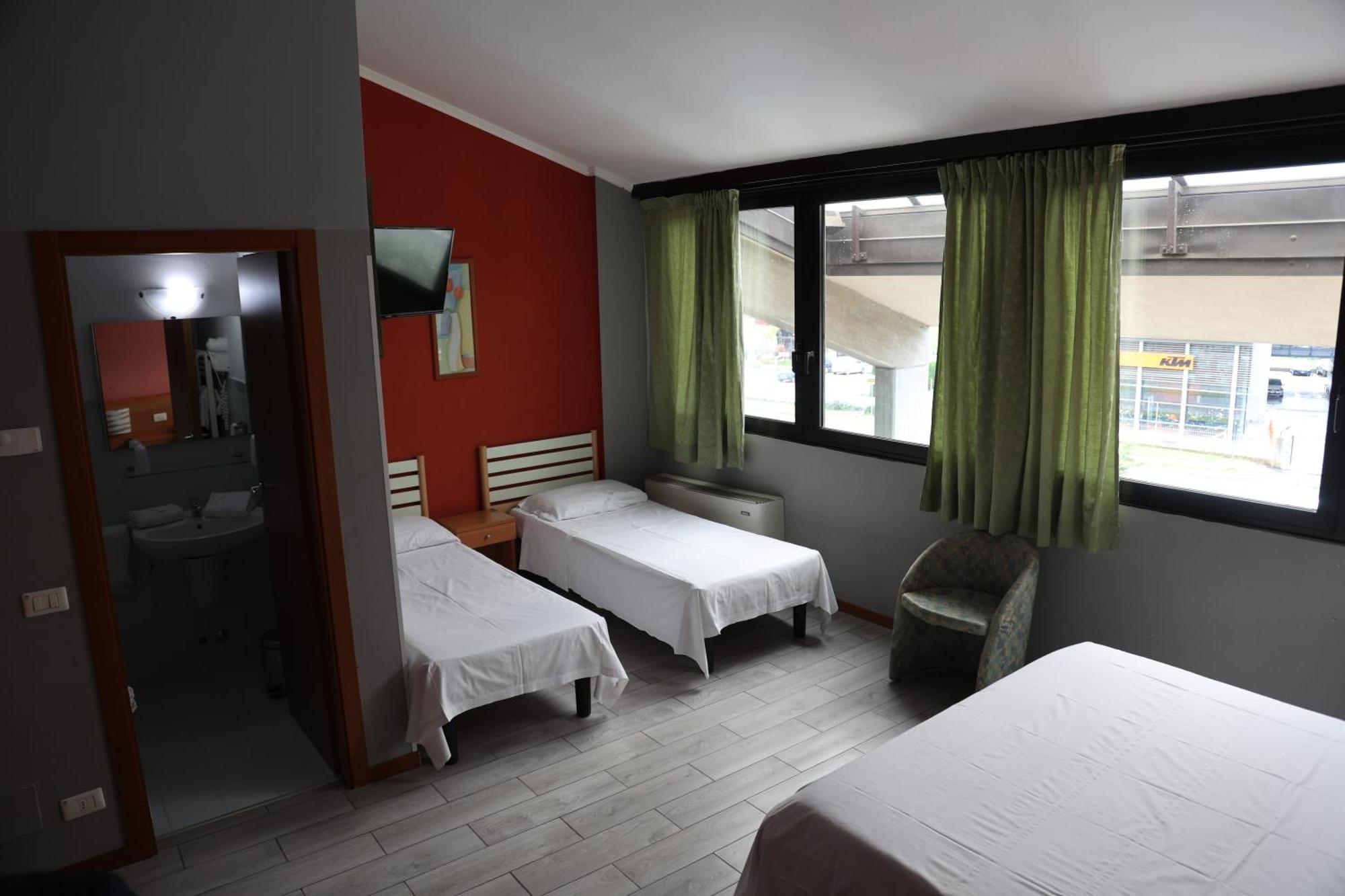 Hotel Garda Affi Esterno foto