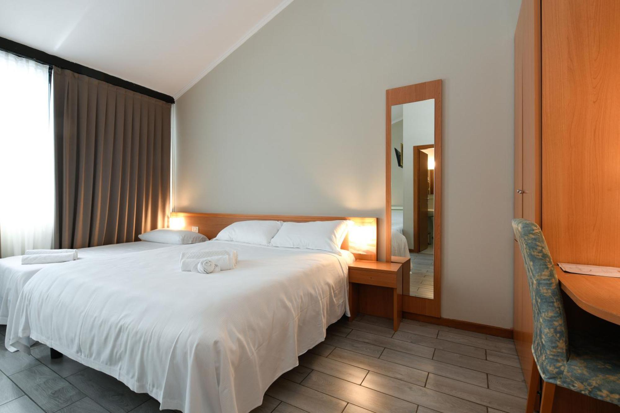Hotel Garda Affi Esterno foto