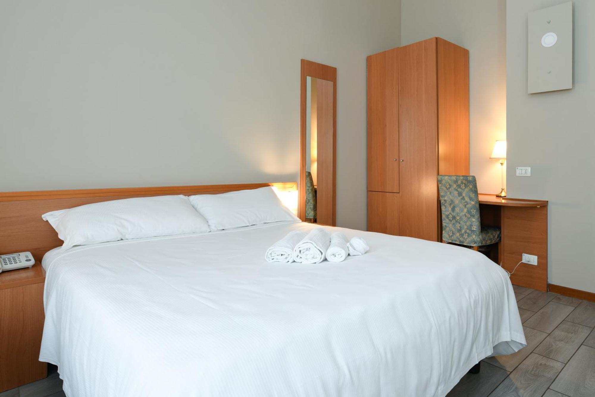Hotel Garda Affi Esterno foto
