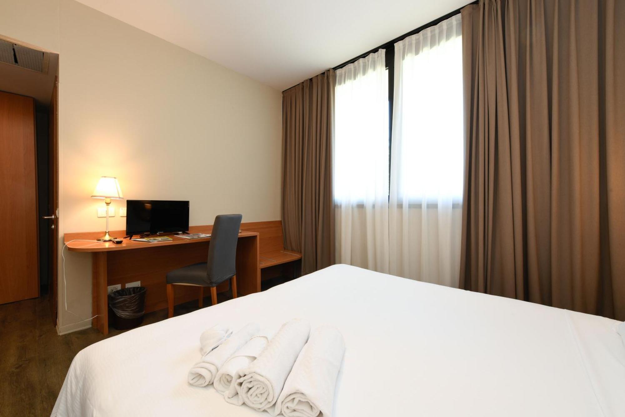 Hotel Garda Affi Esterno foto