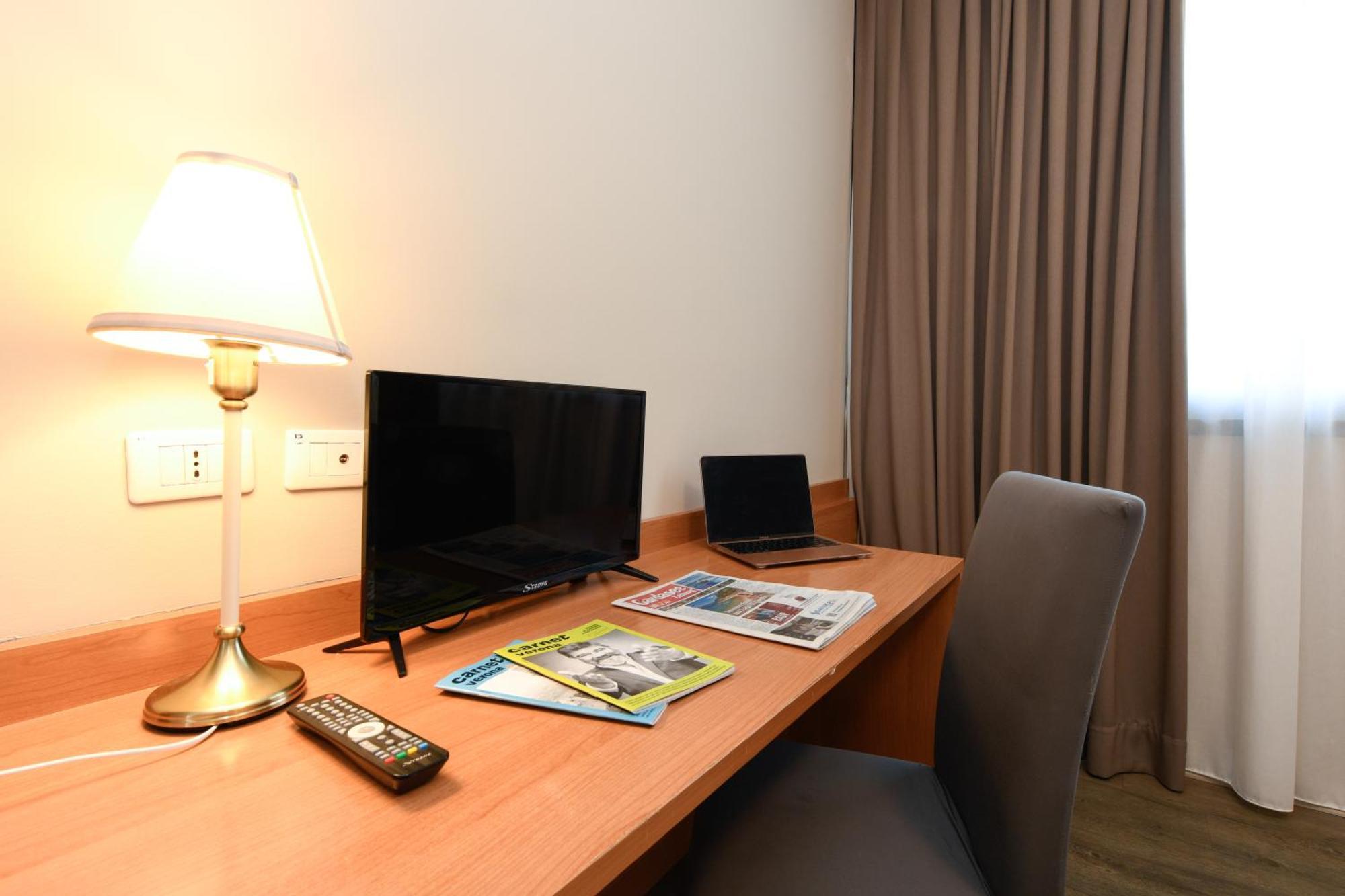 Hotel Garda Affi Esterno foto